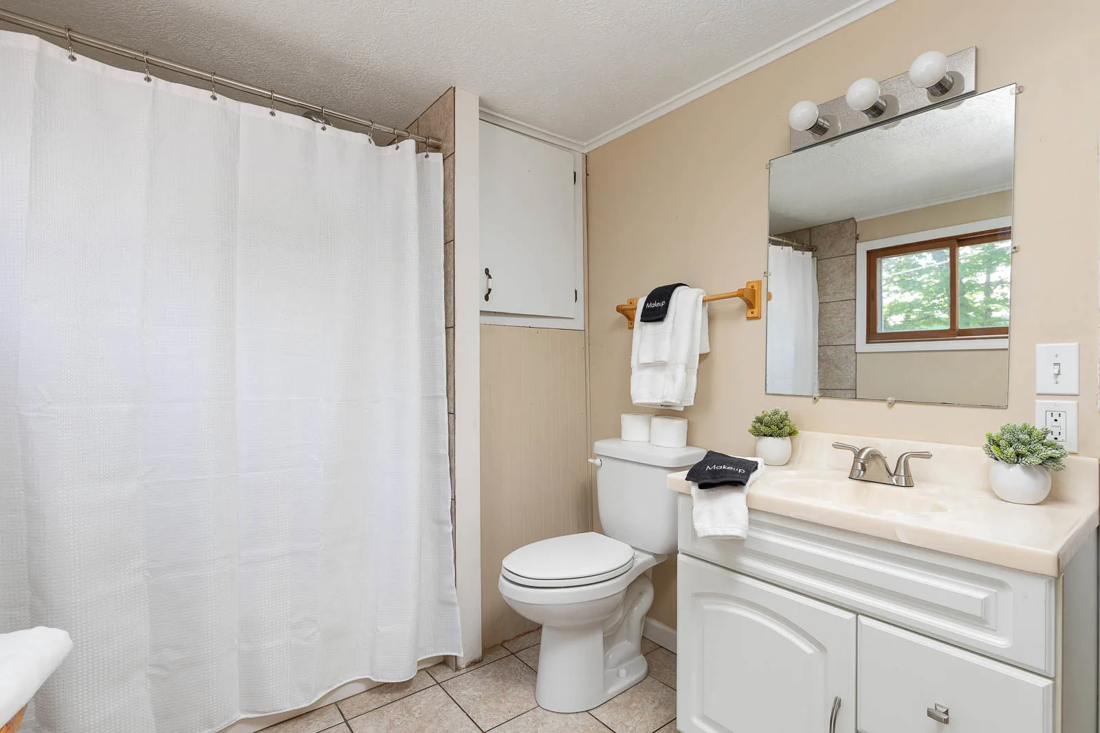 Second full bathroom with tub and shower in The House