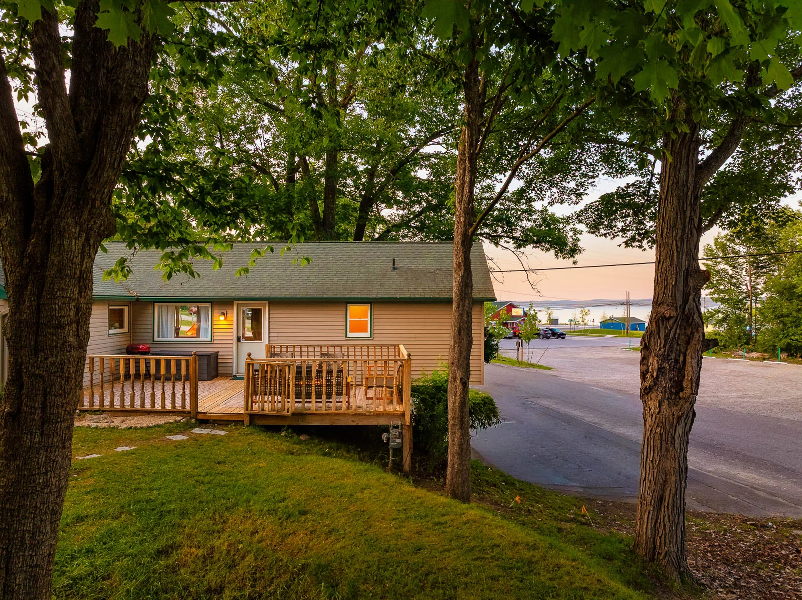 The House with private deck and Torch Lake views