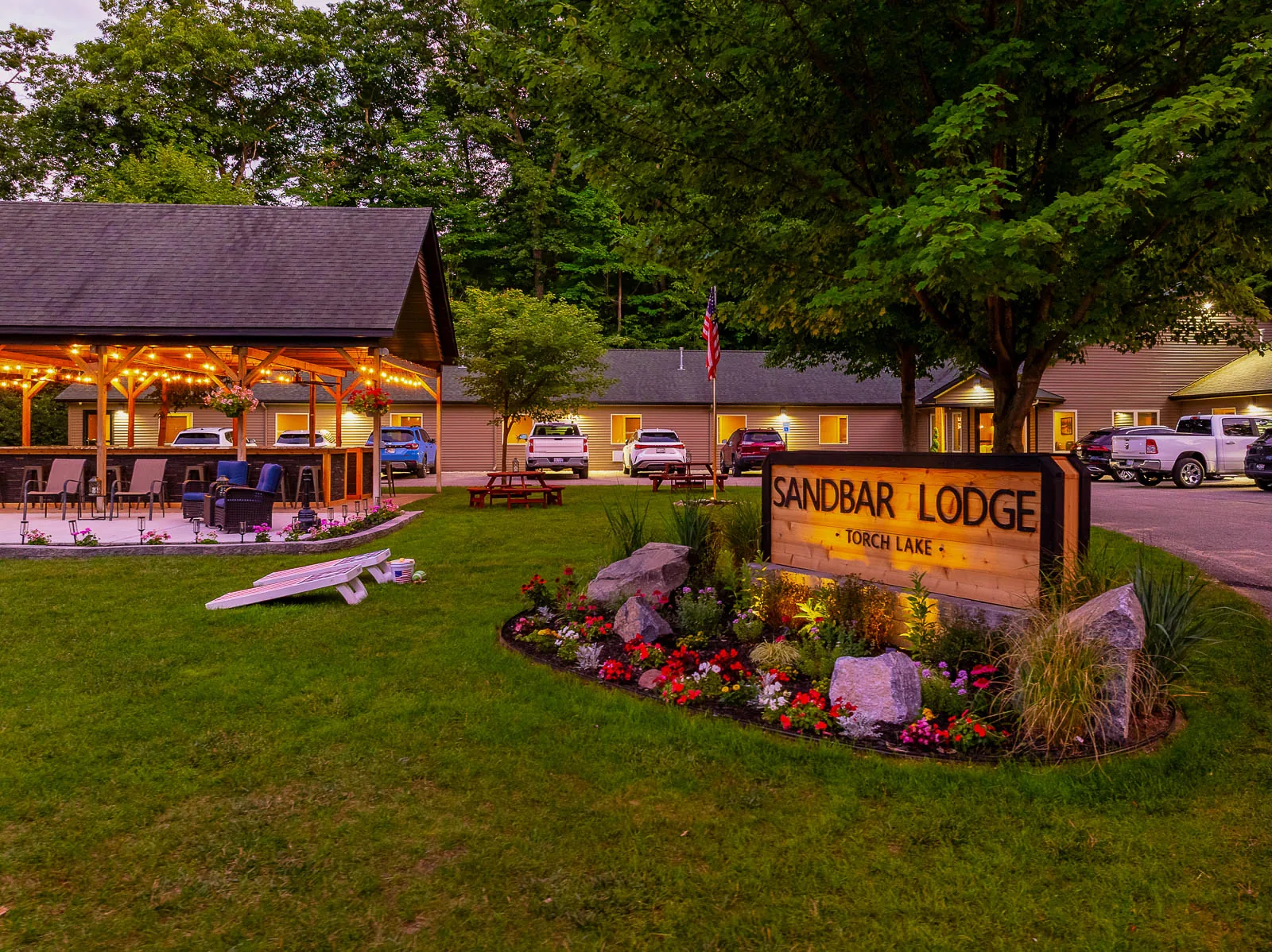 The Sandbar Lodge resort amenities nearby