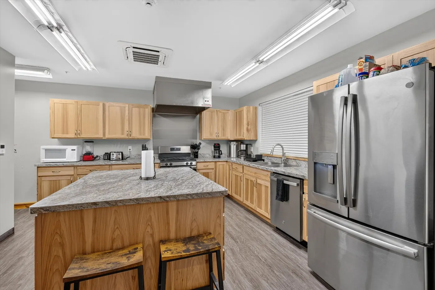 Full lodge buyout kitchen with island and stainless appliances