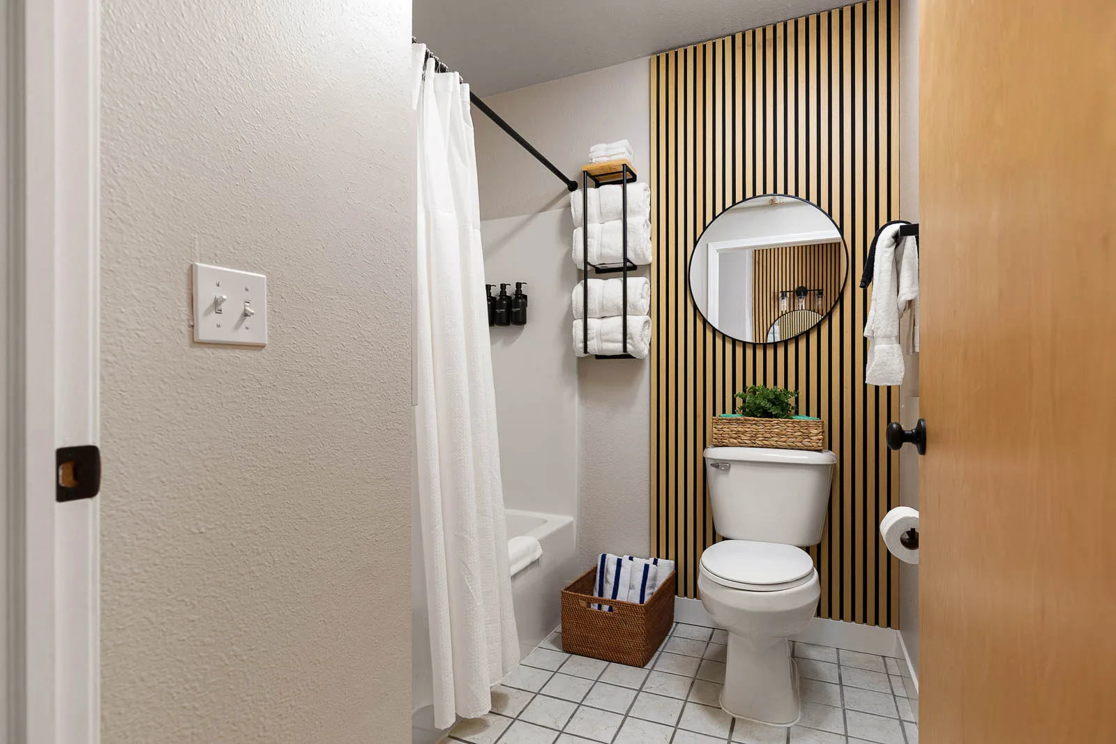 Two Queens Lodge Suite bathroom with tub, shower, and fresh towels